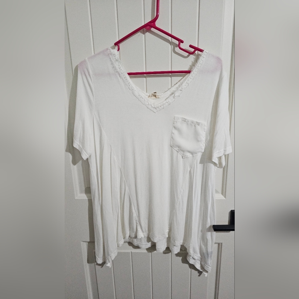 POL White V-Neck Short Sleeve Tee